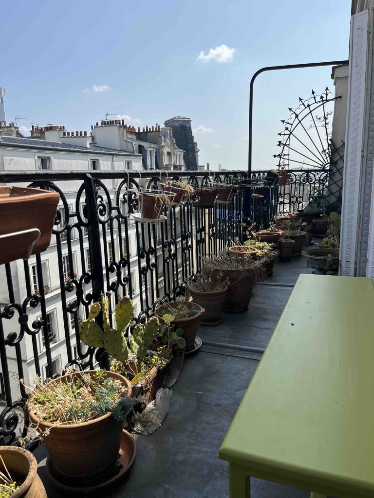 Débarras d'un balcon à Paris 18